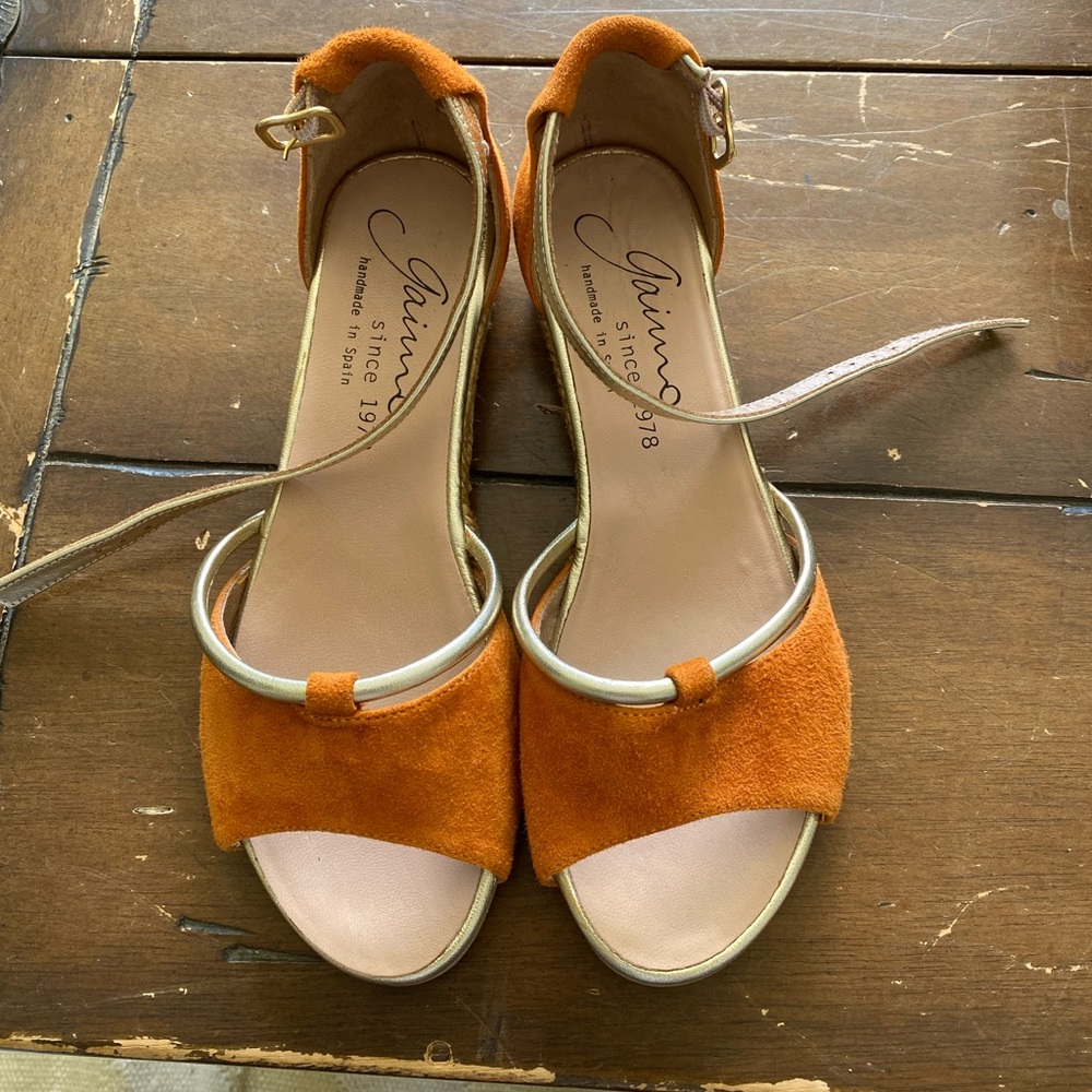NWOB Gaimo made in Spain sandals